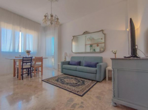 Center - Spacious Apartment near the Beach